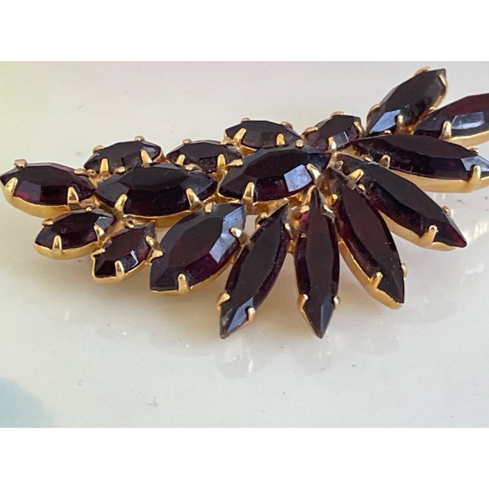Vintage 1960s Garnet Red Rhinestone Navette Fan Shap4e